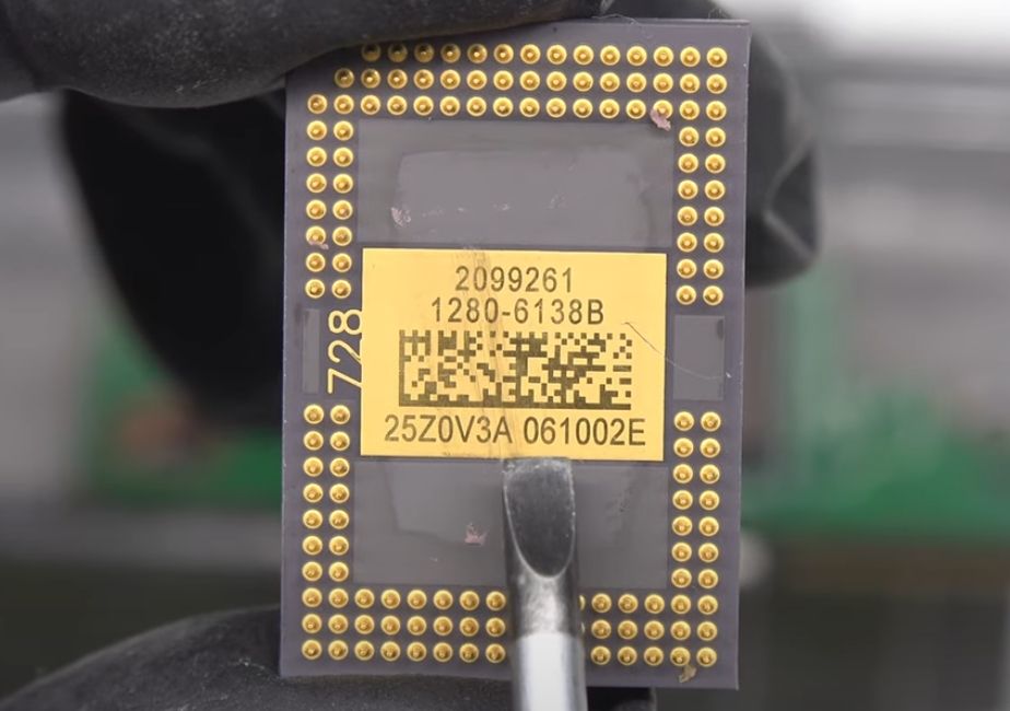 Referencia Chip DMD que proyecta puntos en el proyector