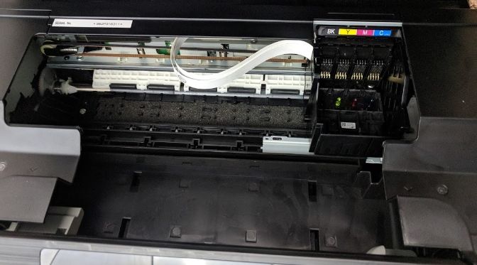 Limpiar cabezales de impresora de inyección de tinta con líquido limpiador